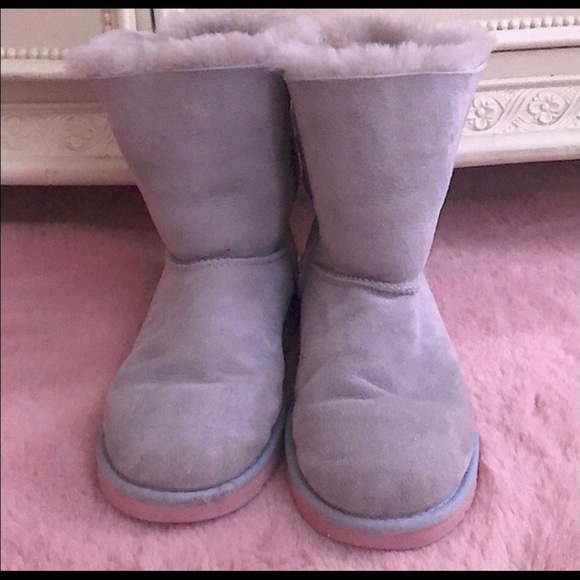 UGG Size 6 Bailey Bow Booties - Picture 2 of 3